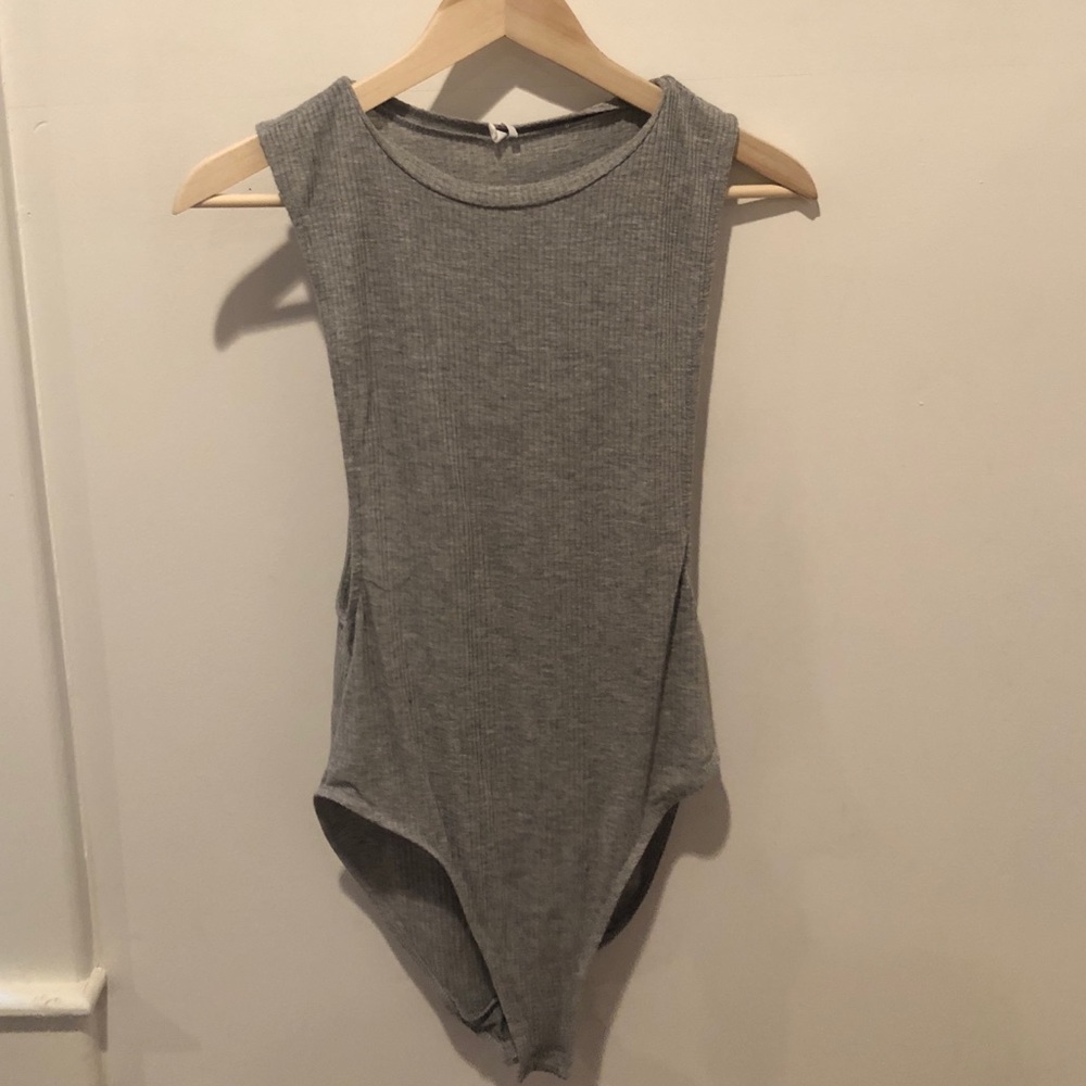 Grey bodysuit with low side slit